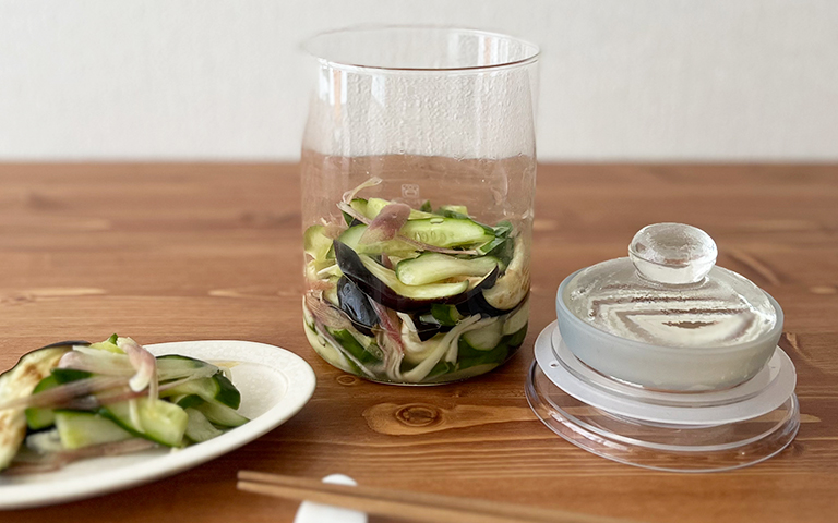 季節のお野菜を気軽に食べられる、あると便利な漬物グラス。